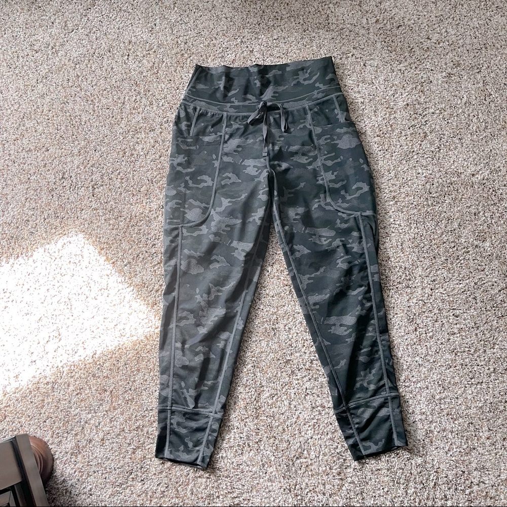 Fabletics Camo Print Joggers/Leggings Size S